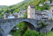 Vacances dans le Sud : les meilleures destinations pour éviter la foule en été